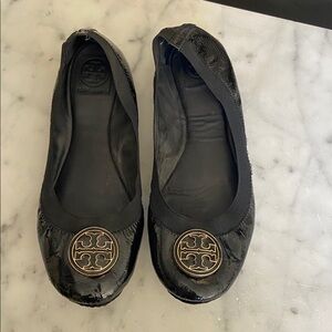 Tory Burch Black Ballet Flats with Gold Tory Logo size 10